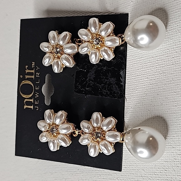 nOir Pearl Floral 3-Tier Dangle Drop Statement Earrings - Picture 1 of 8